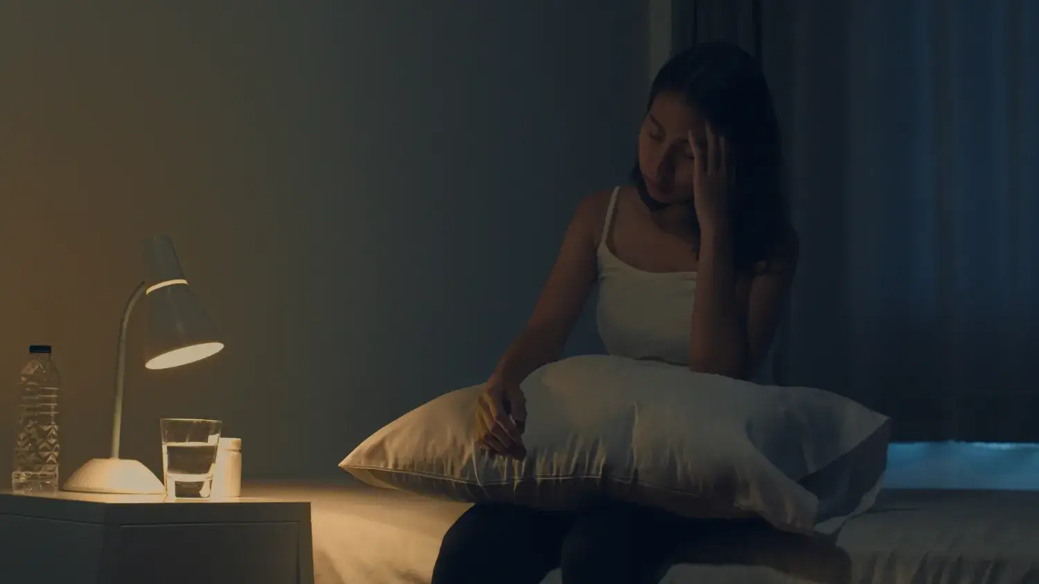 Sufrir de insomnio es una de las causas más frecuentes que derivan en estrés, ansiedad y otros problemas de salud mental que pueden ser revertidos gracias a unas buenas prácticas antes de irse a la cama, acompañadas de sesiones de neurofeedback planificadas